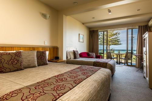 Pebble Beach Motor Inn Set in a prime location of Napier, Pebble Beach Motor Inn puts everything the city has to offer just outside your doorstep. The hotel has everything you need for a comfortable stay. All the necessary