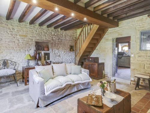 Burgundian Farmhouse in Talon with Fireplace