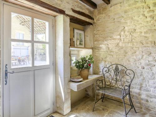 Burgundian Farmhouse in Talon with Fireplace