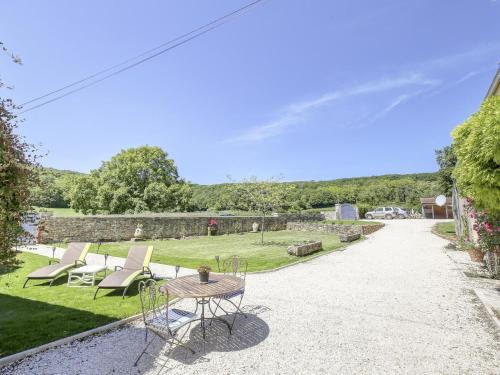 Burgundian Farmhouse in Talon with Fireplace