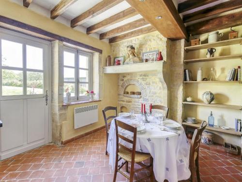 Burgundian Farmhouse in Talon with Fireplace