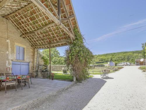 Burgundian Farmhouse in Talon with Fireplace - Talon