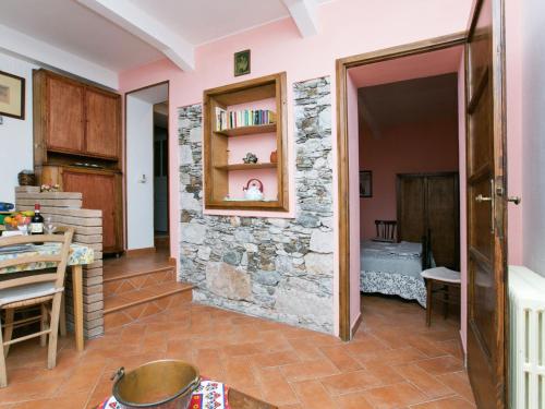 Heritage Mansion in Isola Superiore with Picturesque View - image 5