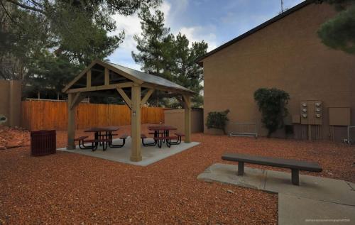 Red Rock Retreat 1BR by Casago - image 3