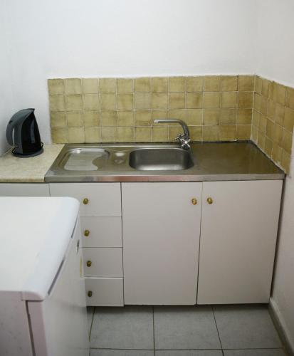 Corfu Room apartments with big parking area - image 6
