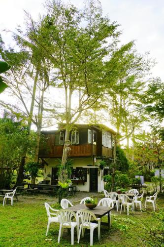 Garden, Flower and Green Collection near Yanzihkou Trail (Swallow Grotto)