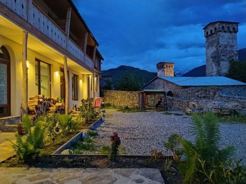 入口, 巴普沙賓館 (Bapsha Guesthouse) in 梅斯蒂亞