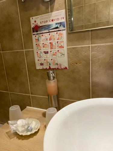 Double Room image 8