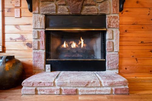 2333 Willow Lane Cabin - image 6
