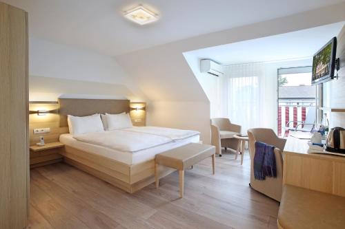 1 king bed, 1 queen bed