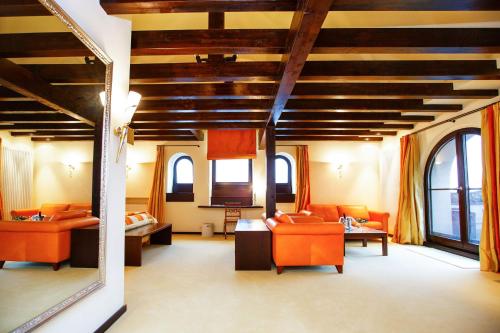 Book the Suite Suite