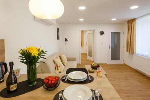 Apartments Villa Whitehouse in มาเรียนสเก้