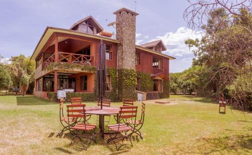 B&B Naivasha - Ol-Kine Cottage at The Great Rift Valley Lodge & Golf Resort Naivasha - Bed and Breakfast Naivasha