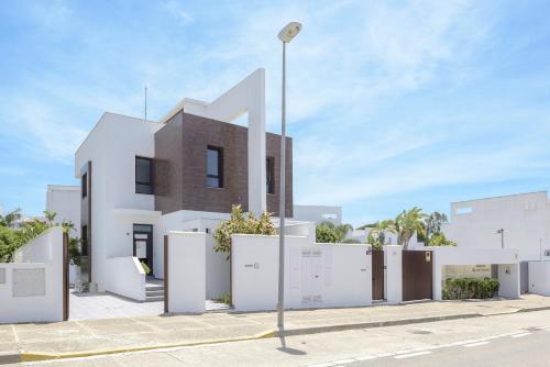 A szálláshely kívülről, Fragata - Sólo Familias (Fragata - Solo Familias) in Fuente del Gallo Beach