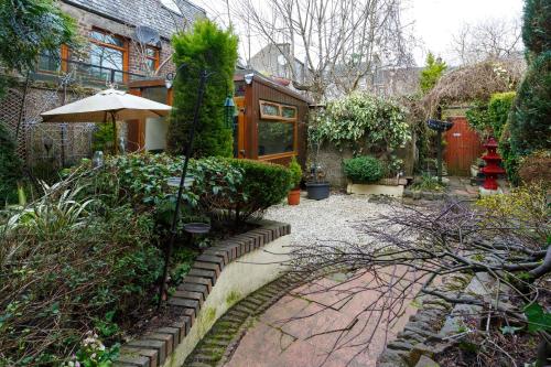 Castle Walk Bed & Breakfast - image 11
