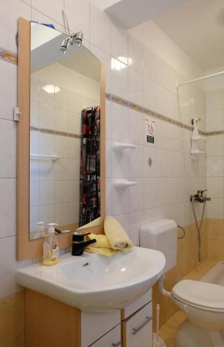 2 bedrooms, 4 beds