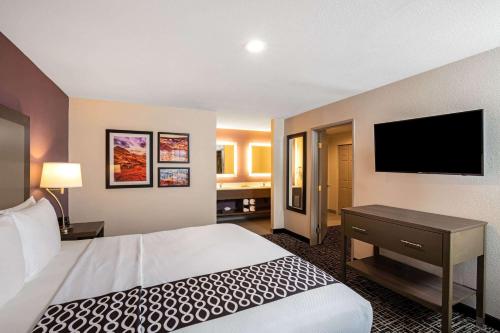 La Quinta Inn & Suites by Wyndham Las Vegas Nellis