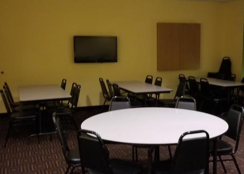 Microtel Inn & Suites by Wyndham Delphos - image 9