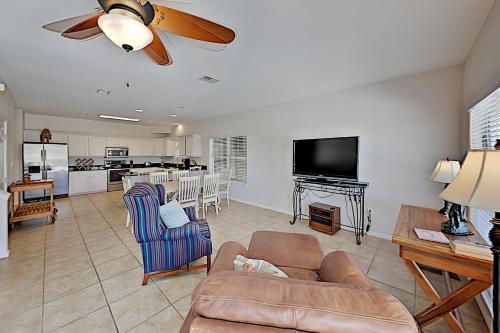 1387 W Lagoon Ave Home - image 4