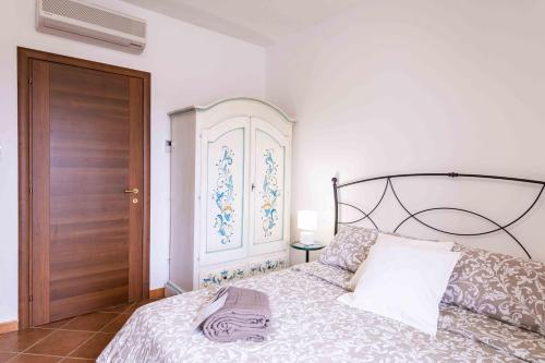 1 queen bed, 1 twin bed