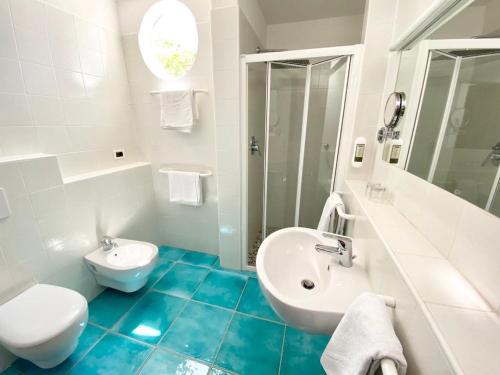 Junior Suite with Terrace and Sea View image 1
