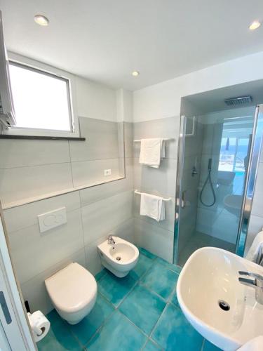 Junior Suite with Terrace and Sea View image 5