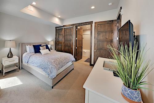 3793 Blackstone Drive Condo Unit 1G - image 7
