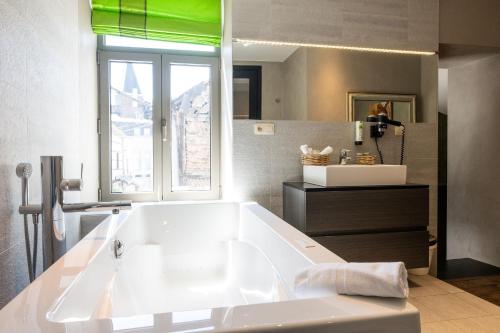 浴室, Hotel Victoria - Maison Caerdinael in 德比