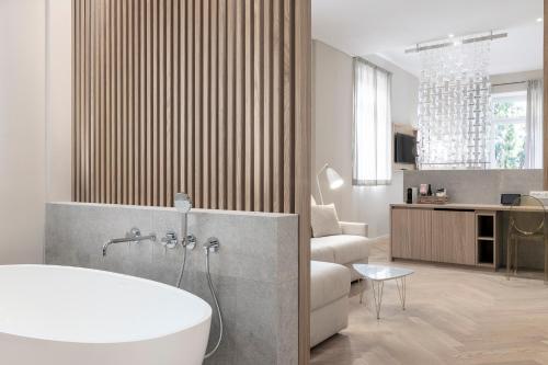 room detail thumbnail 2