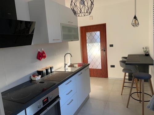 virtuve, Apartments & Room Piutti in Bale