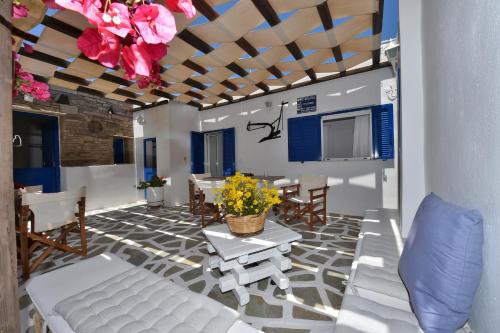Tinos Peristerionas - image 6