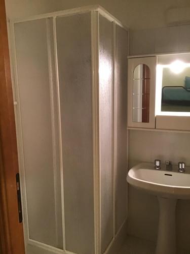 4 twin beds