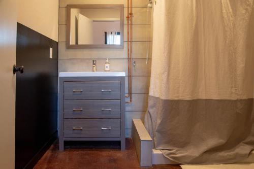 Center City Loft, CONTACTLESS CHECK IN, Mayors Study in Philadelphia, USA