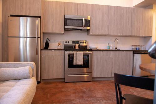 Center City Loft, CONTACTLESS CHECK IN, Mayor's Study