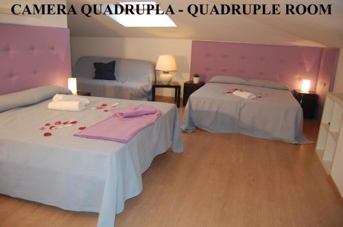 2 queen beds