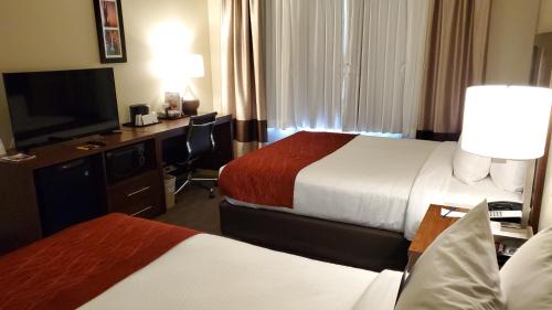 Comfort Inn & Suites Tempe Phoenix Sky Harbor Airport - main image