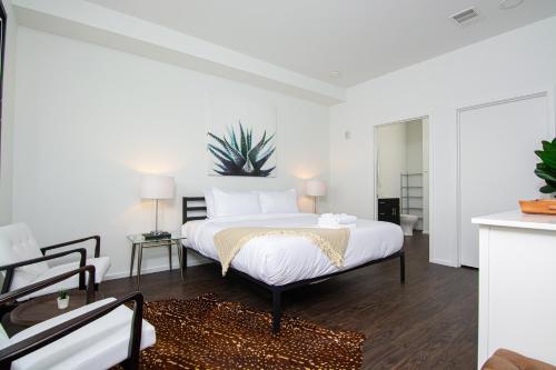 Illume - New Luxury Community - All-Suite Layout condo - main image