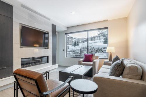 New Listing! Ski-In Ski-Out Condo with Pool & Gym condo - image 2