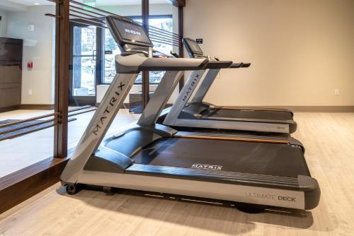 New Listing! Ski-In Ski-Out Condo with Pool & Gym condo - image 9