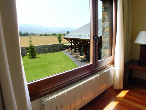 25696585 Hotel Fontanals Golf