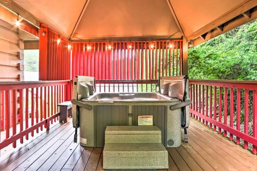 Gatlinburg Cabin in the Woods with Hot Tub Fire Pit - image 2