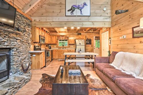 Gatlinburg Cabin in the Woods with Hot Tub Fire Pit Gatlinburg