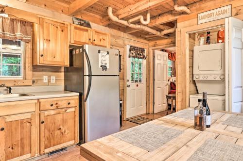 Gatlinburg Cabin in the Woods with Hot Tub Fire Pit - image 6