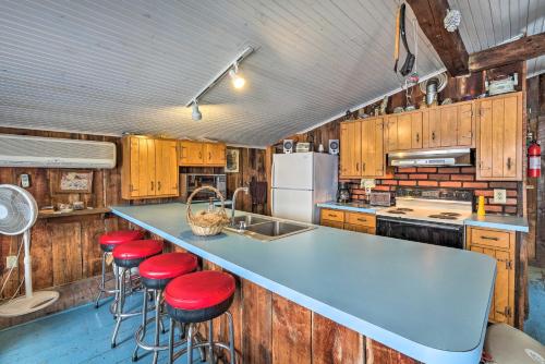 Quiet Cabin on Glen Lake with Boat Dock and Deck! in Queensbury, USA