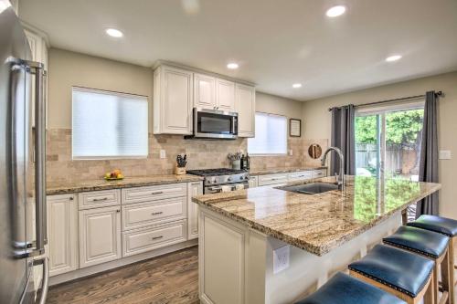 Coastal Carlsbad Home 1 Mi to Beach and Downtown in Carlsbad, USA