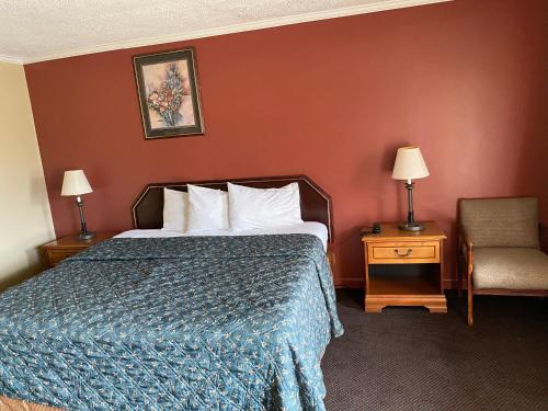 Budget Inn - image 6