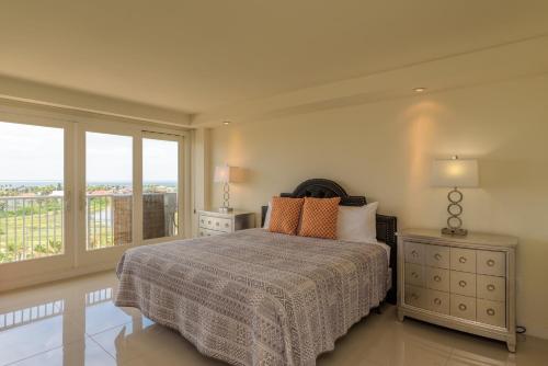 Your beach life is waiting! Stylish Bayview condo in beautiful beachfront resort shared pools & jacuzzi pet friendly - image 4