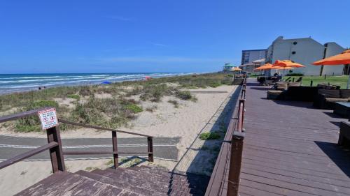 Your beach life is waiting! Stylish Bayview condo in beautiful beachfront resort shared pools & jacuzzi pet friendly - image 8