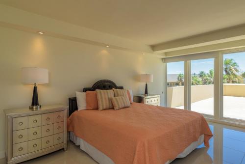 Time for a new adventure by the beach! Bayview chic condo in beachfront resort. Pet friendly - image 1