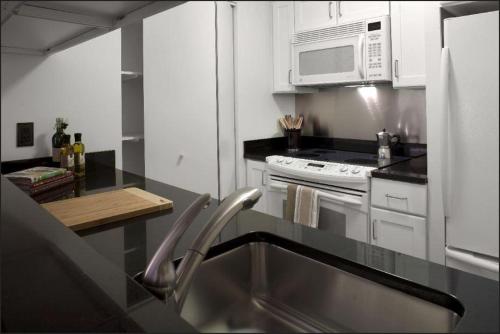 Bostons Financial District 30 Day Rentals - main image